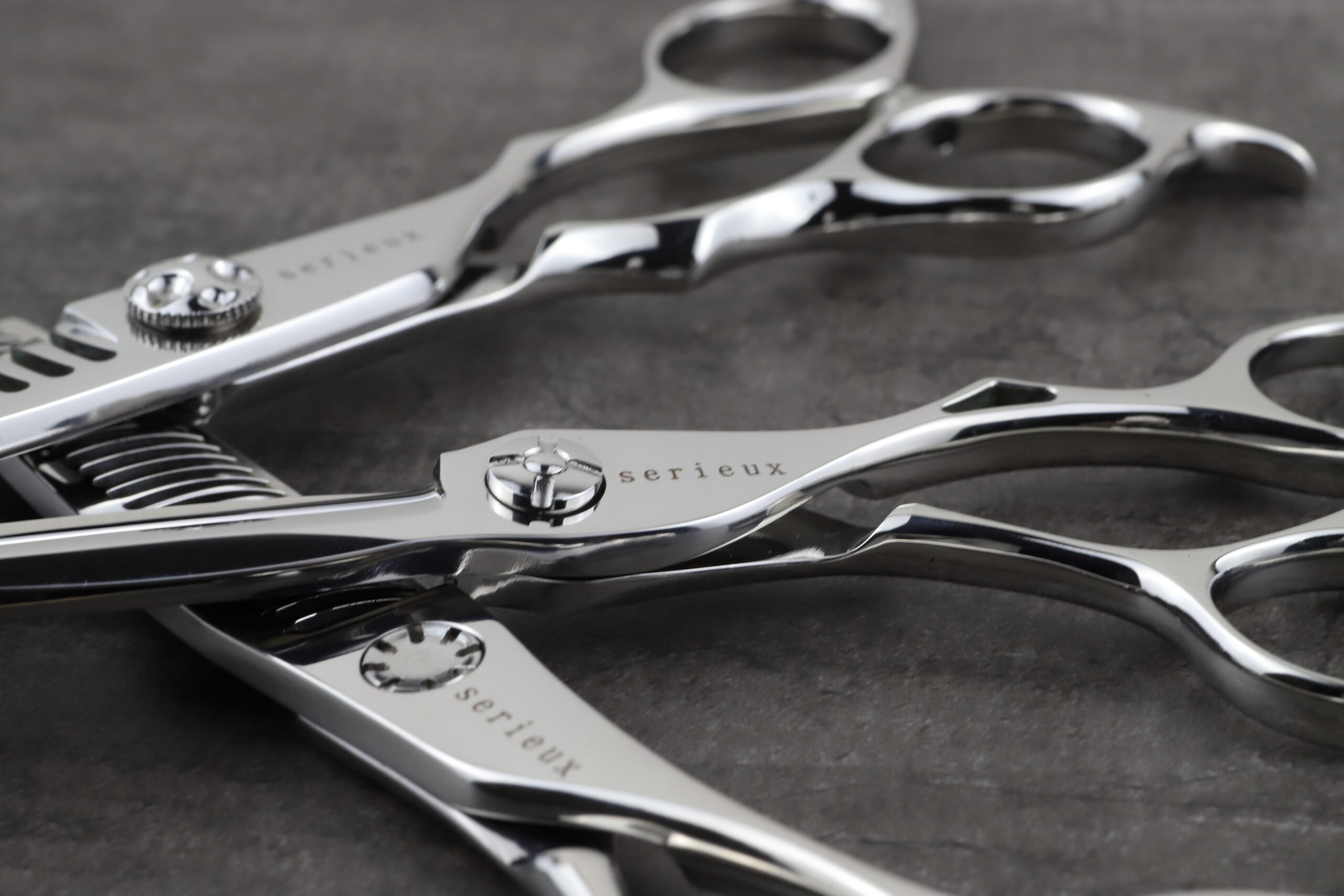 serieux(セリュー)が安い均一価格で提供する、高品質なオーダーメイドシザーとセニング
